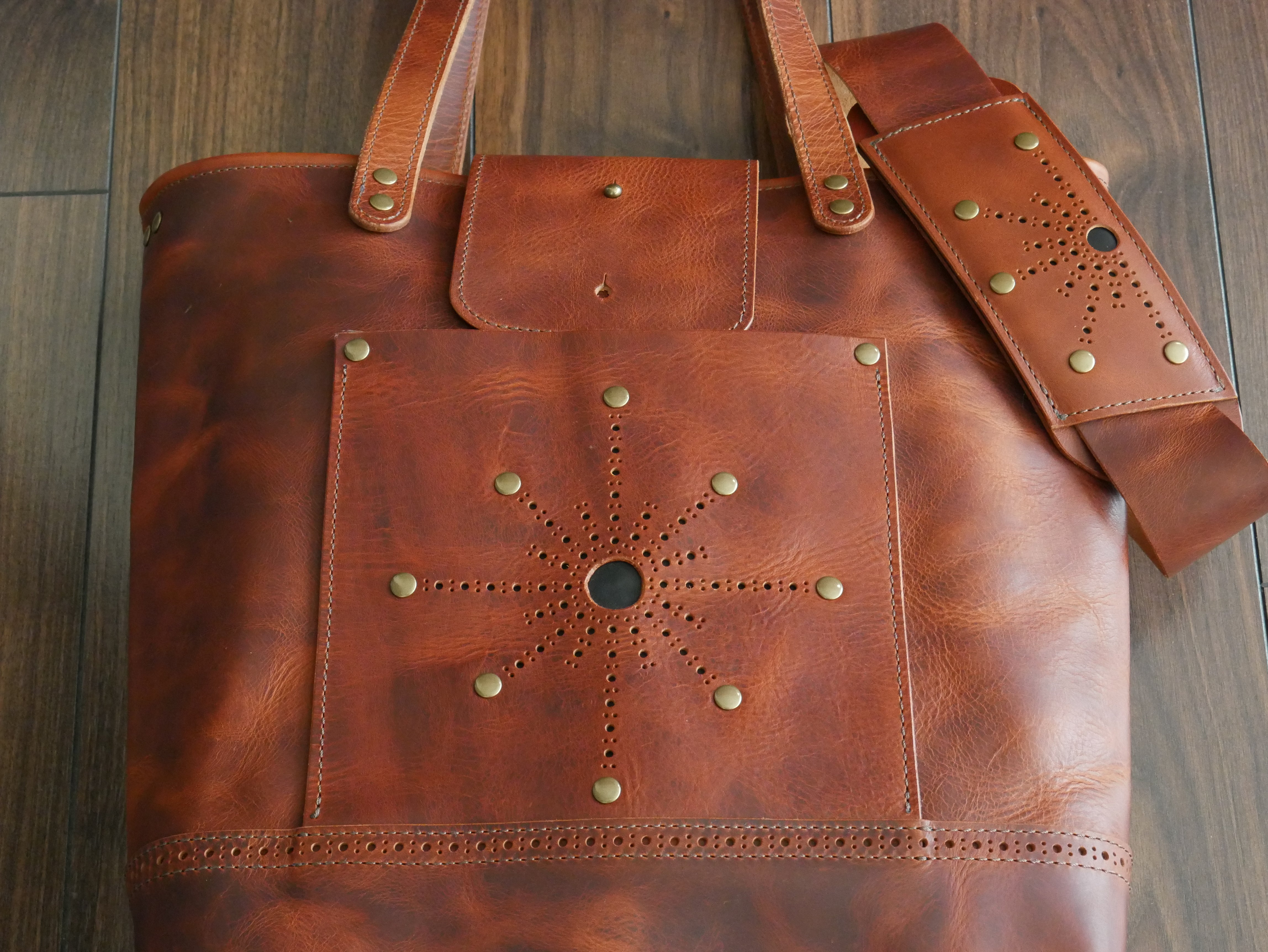Starburst Tote - Cognac w/ Crossbody Strap